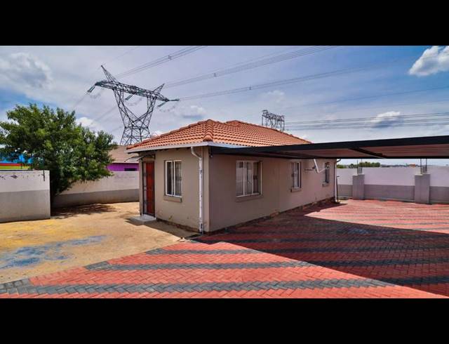 3 BEDROOM COMPLEX FOR SALE IN BLUE HILLS